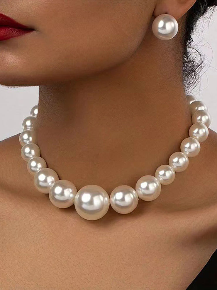 Three pieces of women's trendy large Pearl set