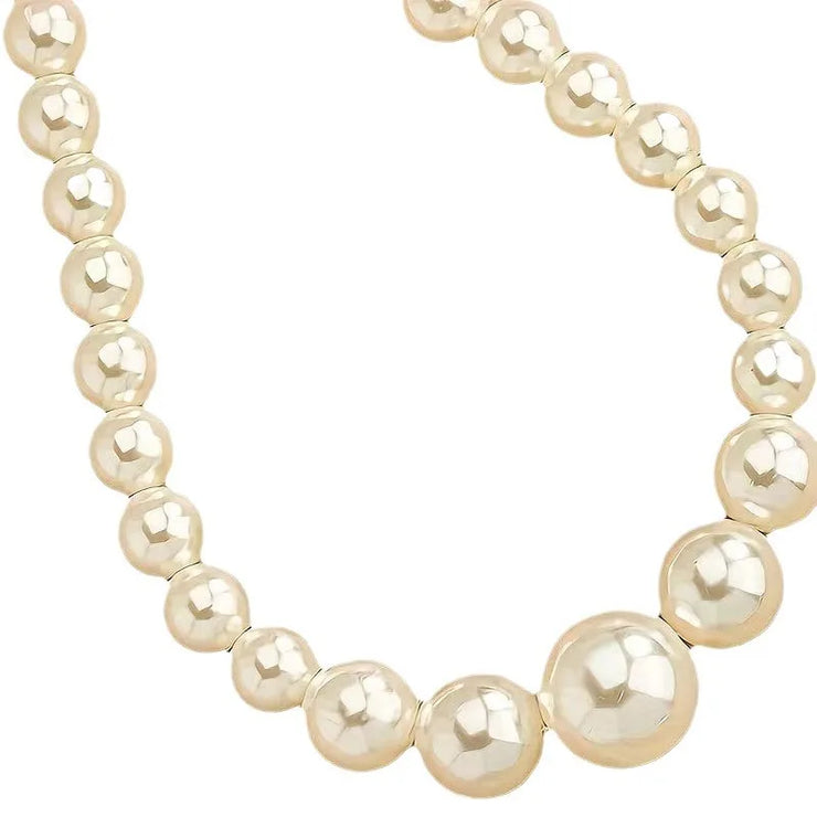 Three pieces of women's trendy large Pearl set
